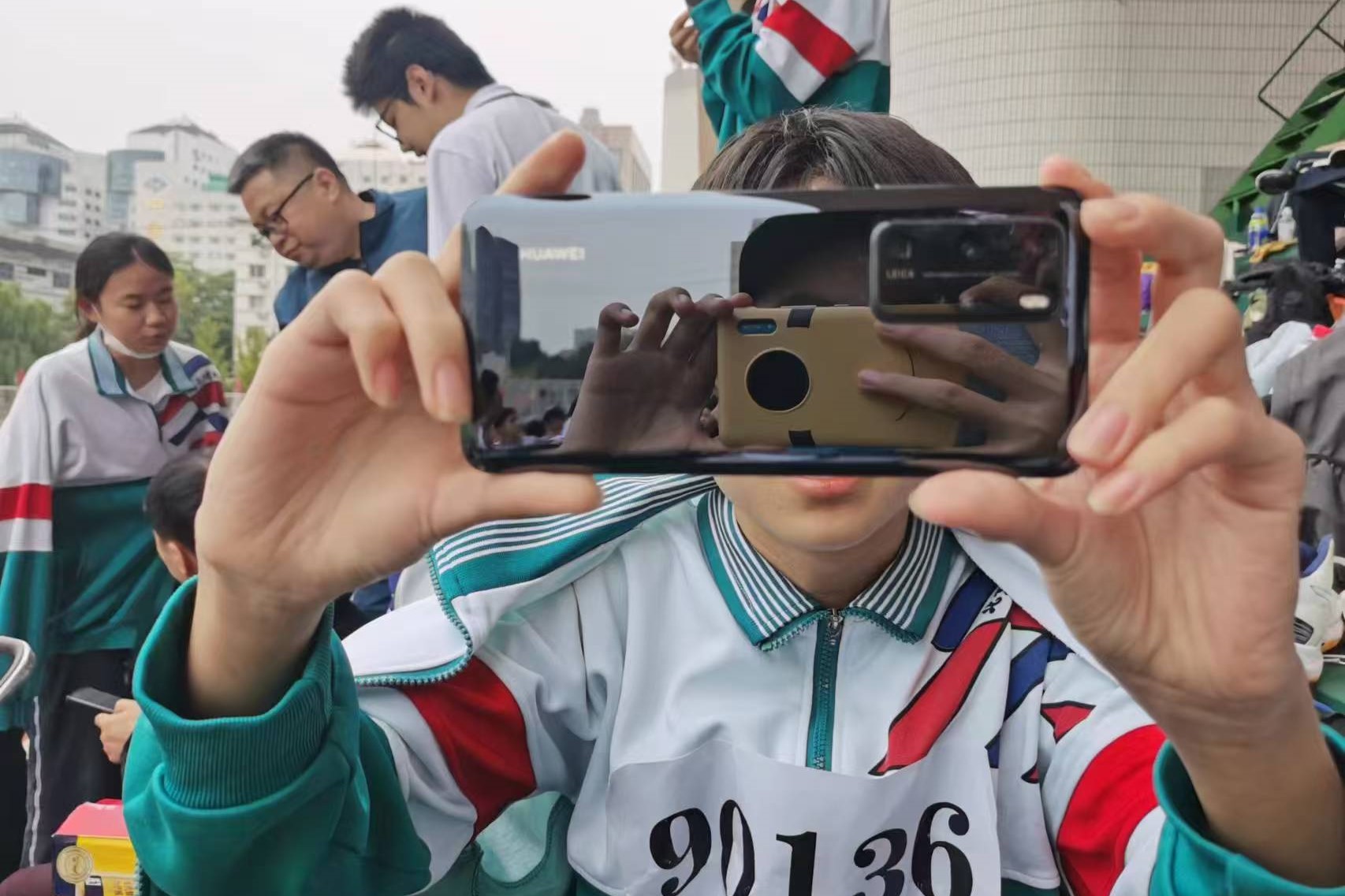 对王八实施抓捕